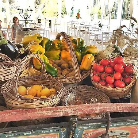 アパートホテル Borgo Rosso Terra 4*