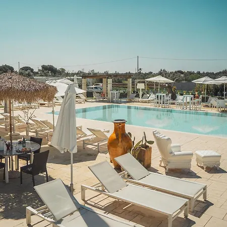 Borgo Rosso Terra Aparthotel 4*